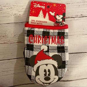 Mickey Christmas oven mitts